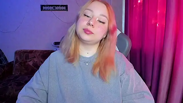 Snapshot of Milafoxxxy chatting on October 9, 2025, 2:20 am Milafoxxxy online show from October 9, 2025, 2:20 am