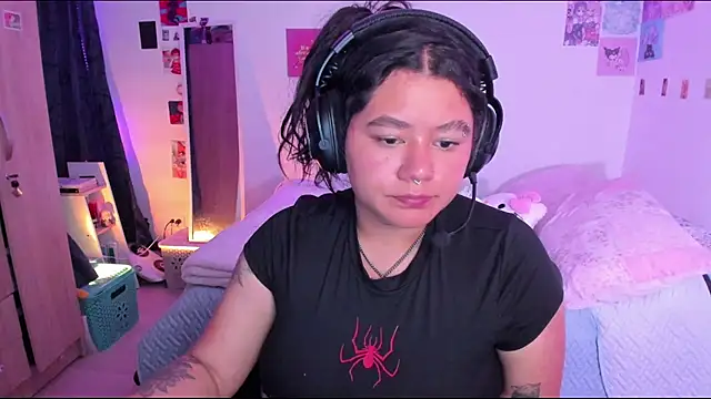 StephaniFox online show from February 4, 2025, 2:17 am