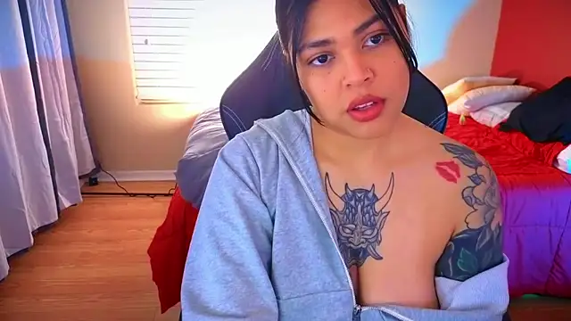 Snapshot of miacanela_xo chatting on January 12, 2025, 1:11 am miacanela xo online show from January 12, 2025, 1:11 am