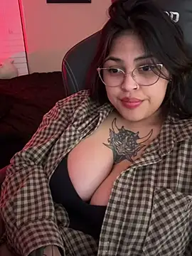 Snapshot of miacanela_xo chatting on February 8, 2025, 8:20 am miacanela xo online show from February 8, 2025, 8:20 am