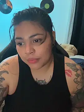 Snapshot of miacanela_xo chatting on May 17, 2026, 2:09 am miacanela xo online show from May 17, 2026, 2:09 am