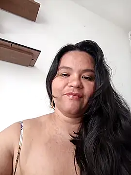 Julieta-tits online show from May 13, 2026, 5:10 pm