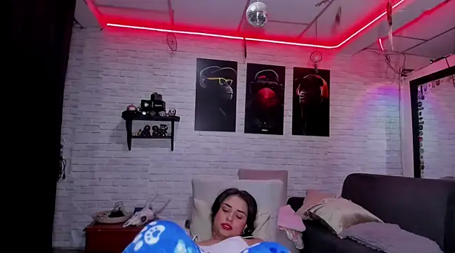 Kimmymadison- online show from January 18, 2025, 6:34 am