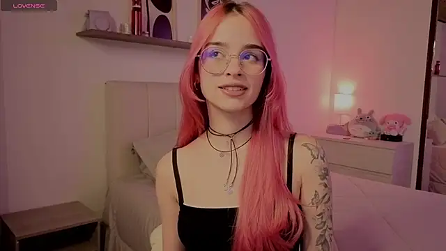 Roxxy mora online show from December 2, 2025, 11:45 pm