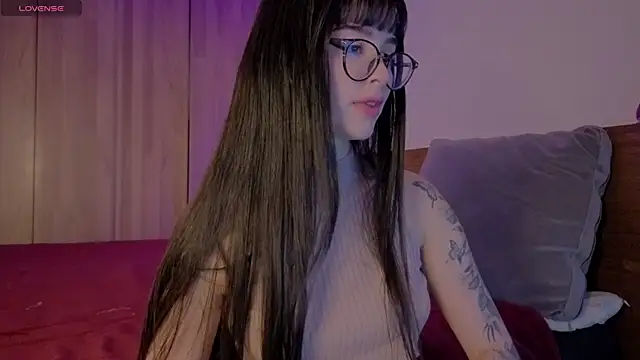 Snapshot of Roxxy_mora chatting on June 25, 2026, 10:25 pm Roxxy mora online show from June 25, 2026, 10:25 pm