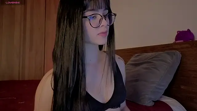 Snapshot of Roxxy_mora chatting on June 28, 2026, 10:27 pm Roxxy mora online show from June 28, 2026, 10:27 pm