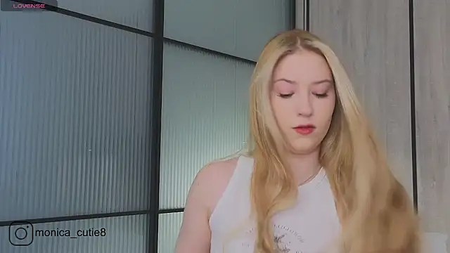 Monikacutie online show from February 27, 2025, 7:12 am