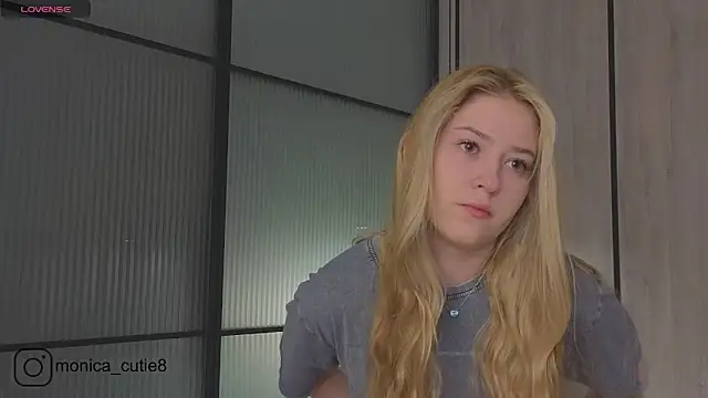 Monikacutie online show from March 12, 2025, 4:19 am