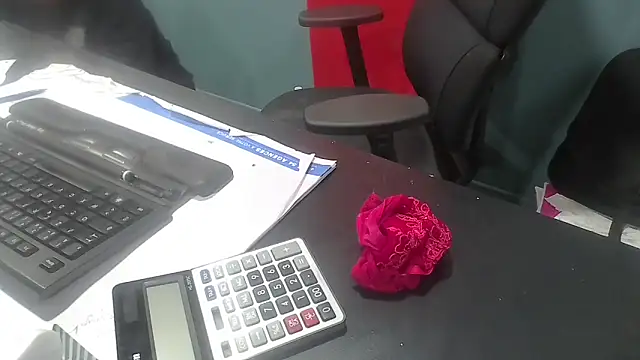 dominemoi4 online show from January 7, 2026, 4:53 pm