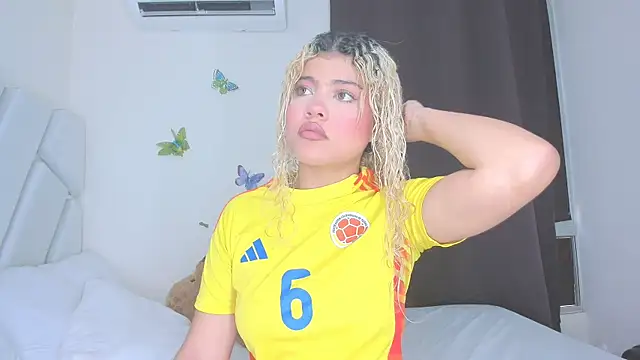 sofiacastillo01 online show from March 26, 2026, 3:39 pm