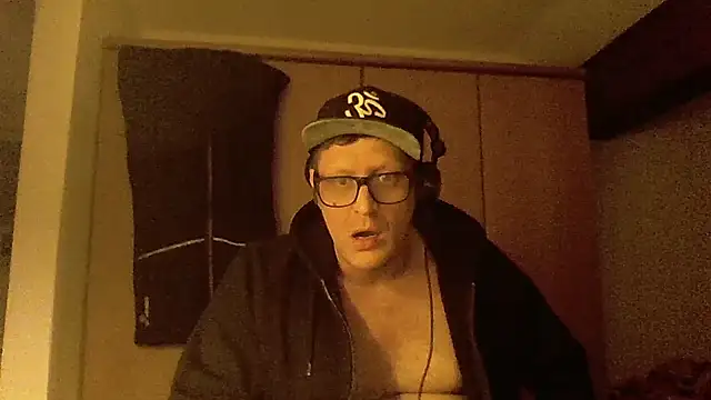 Bigthroaterboy online show from December 11, 2024, 8:18 pm