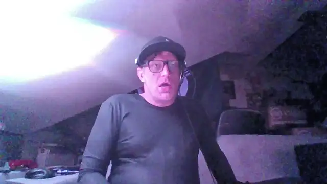 Bigthroaterboy online show from October 27, 2025, 5:17 pm