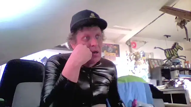 Bigthroaterboy online show from May 9, 2026, 5:18 pm