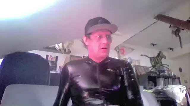 Bigthroaterboy online show from May 13, 2026, 5:10 pm