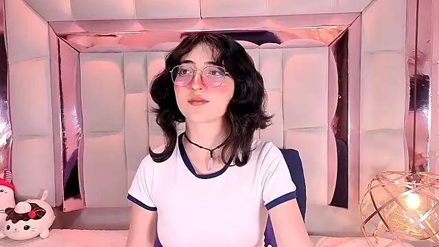 SaraMartini1 online show from April 19, 2026, 6:02 am