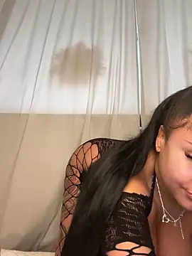 HaileyDiana online show from March 6, 2025, 8:19 am