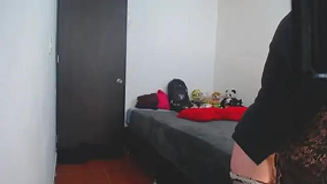 lili peach online show from April 23, 2026, 9:39 pm