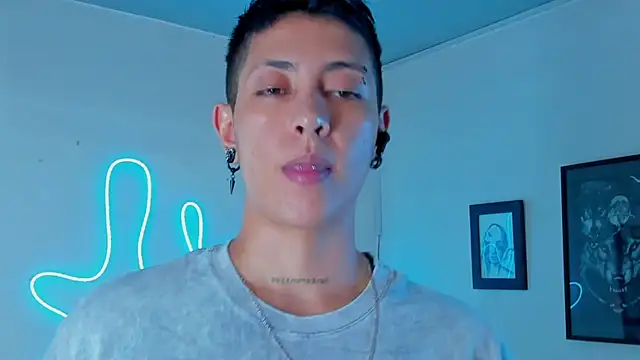 Aleja1214 online show from September 15, 2025, 1:05 am