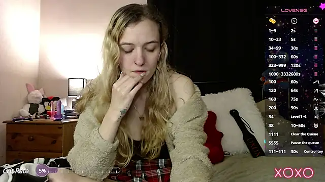 Snapshot of EllieeRose chatting on January 21, 2025, 11:13 pm EllieeRose online show from January 21, 2025, 11:13 pm
