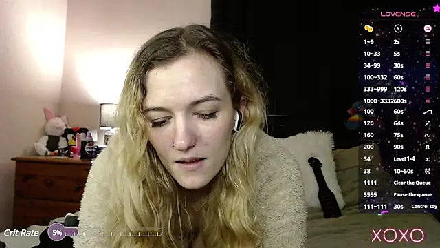 Snapshot of EllieeRose chatting on March 9, 2025, 7:59 pm EllieeRose online show from March 9, 2025, 7:59 pm