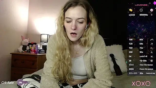 Snapshot of EllieeRose chatting on March 18, 2025, 6:03 am EllieeRose online show from March 18, 2025, 6:03 am