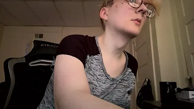 YandereDemon online show from April 8, 2026, 8:42 pm