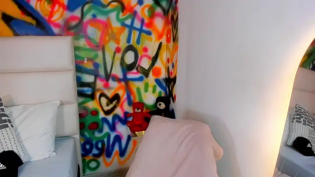 Liana Bernocchi online show from September 19, 2025, 7:58 pm