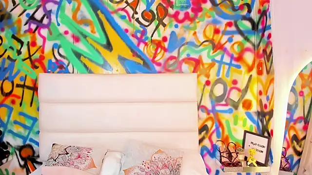 Liana Bernocchi online show from February 5, 2026, 8:35 pm