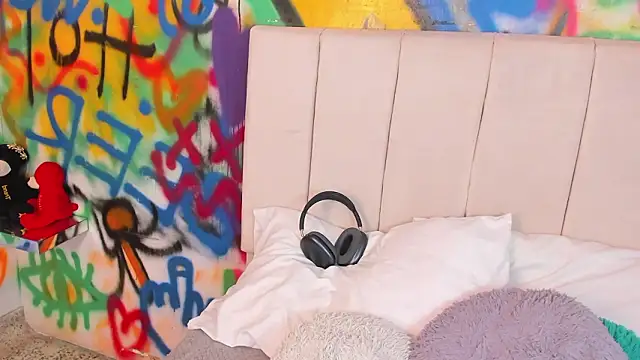 Liana Bernocchi online show from February 28, 2026, 8:32 pm