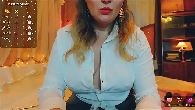 Snapshot of Your_Julia_Burns chatting on December 13, 2024, 12:06 pm Your Julia Burns online show from December 13, 2024, 12:06 pm