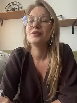 Snapshot of Vanilladreams chatting on June 9, 2026, 4:40 pm Vanilladreams online show from June 9, 2026, 4:40 pm