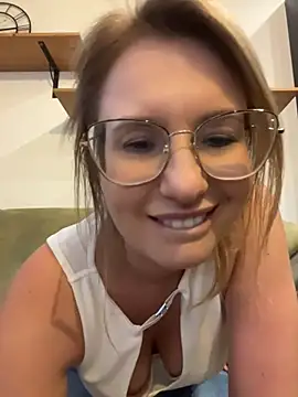 Snapshot of Vanilladreams chatting on June 14, 2026, 6:54 pm Vanilladreams online show from June 14, 2026, 6:54 pm