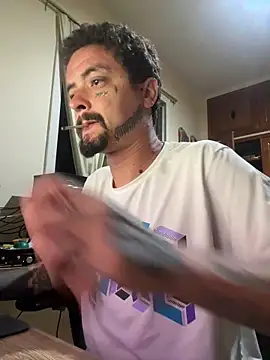 Snapshot of gboy171 chatting on April 12, 2026, 10:15 pm gboy171 online show from April 12, 2026, 10:15 pm