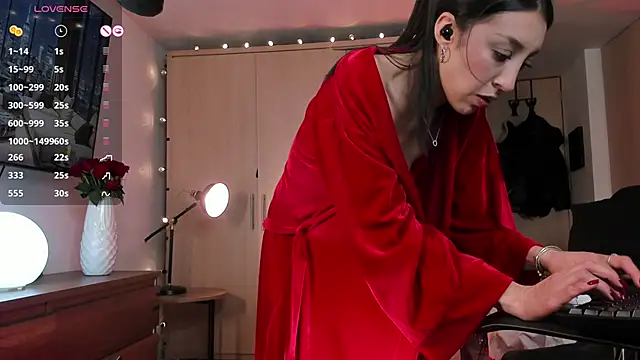 ariana fitl  online show from January 10, 2025, 7:04 am