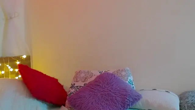 Juliietha servas online show from March 4, 2025, 1:23 am