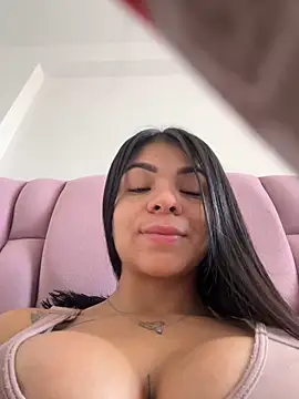 SophiaKarson online show from January 5, 2025, 2:08 pm