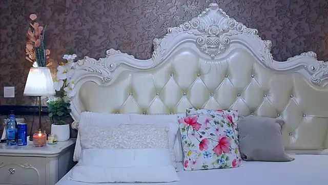 OliveWilson online show from October 8, 2025, 9:18 am