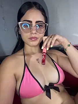 Azuna25 online show from April 8, 2026, 8:20 pm