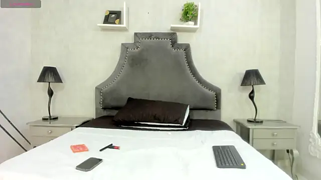 LaurenSnow online show from January 13, 2026, 3:28 pm