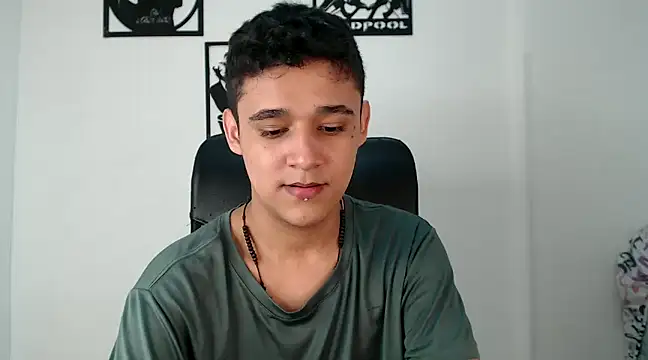 kaiine190 online show from December 4, 2024, 4:27 pm