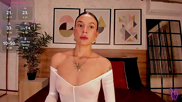 LunaRuso online show from November 1, 2025, 11:45 am