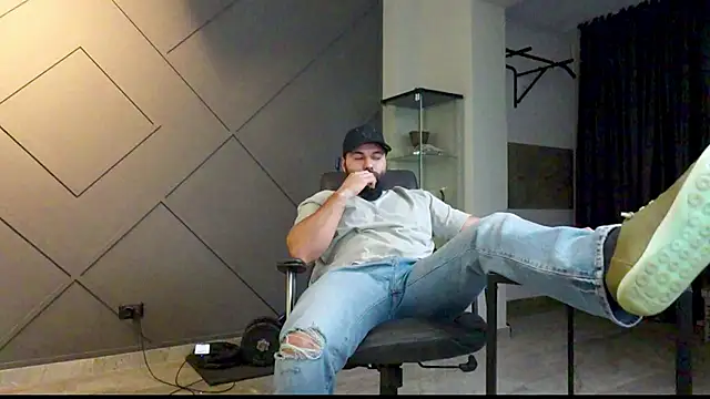 Snapshot of mattmasterss chatting on January 27, 2025, 2:20 am mattmasterss online show from January 27, 2025, 2:20 am