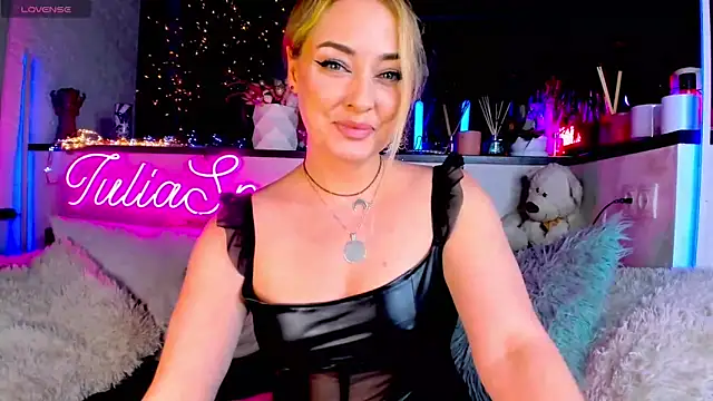  JuliaSpace  online show from January 11, 2025, 5:07 pm