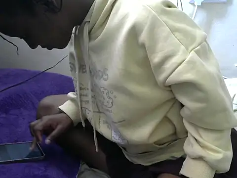 Ma-yolo001 online show from October 6, 2025, 9:18 am