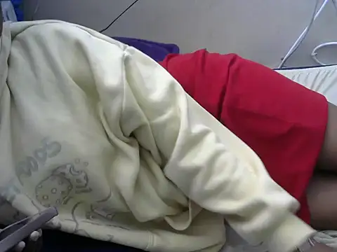 Ma-yolo001 online show from October 13, 2025, 8:47 am