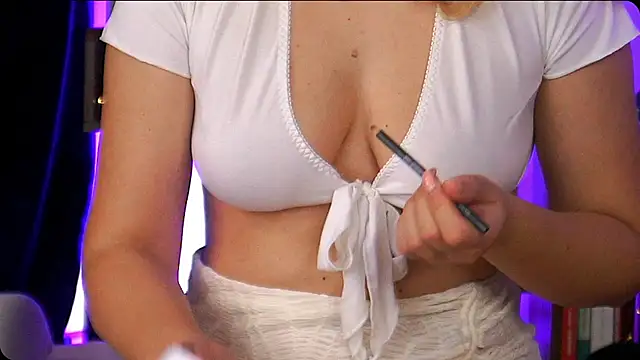 Bailey Evans online show from October 23, 2025, 4:23 am