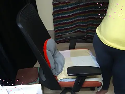 Arushisingh8888 online show from November 25, 2025, 10:26 am