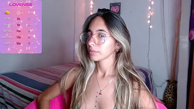 MitchWilson1 online show from November 11, 2025, 10:43 pm