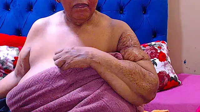 ebonycandy10 online show from November 30, 2025, 4:16 am