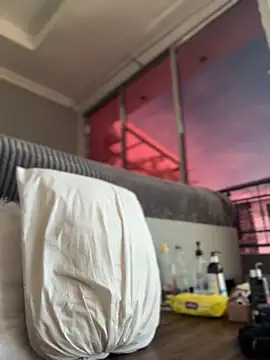 emiss  online show from November 2, 2025, 3:14 pm